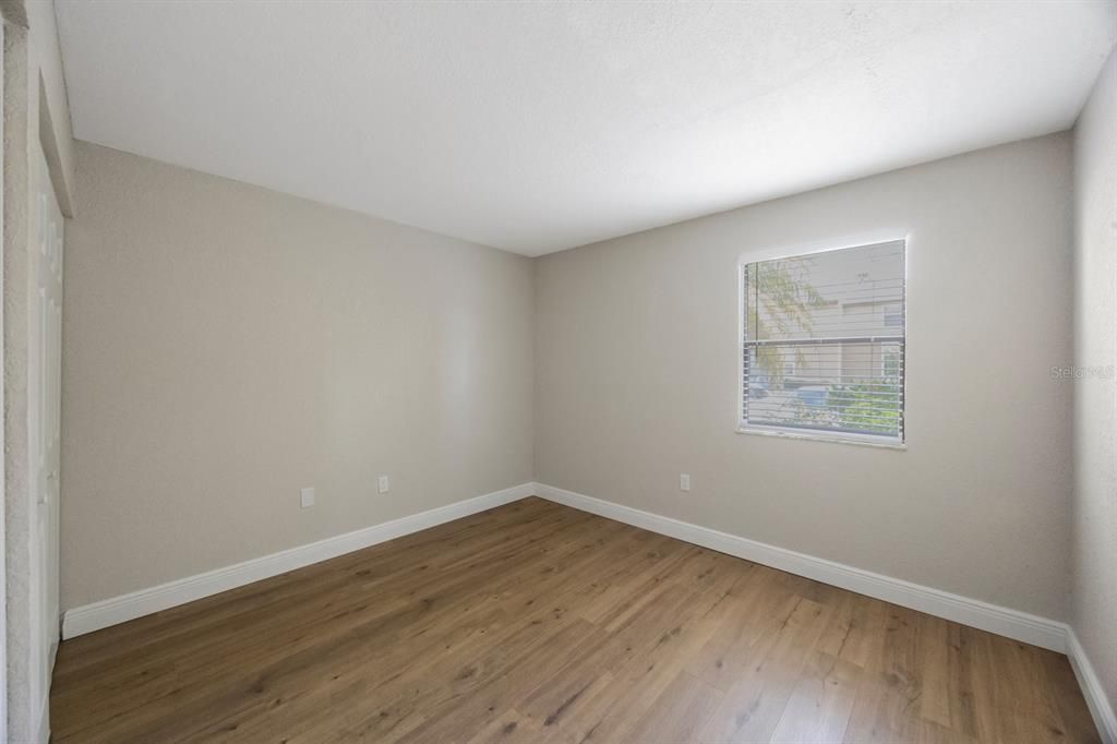 Active With Contract: $173,000 (2 beds, 2 baths, 901 Square Feet)