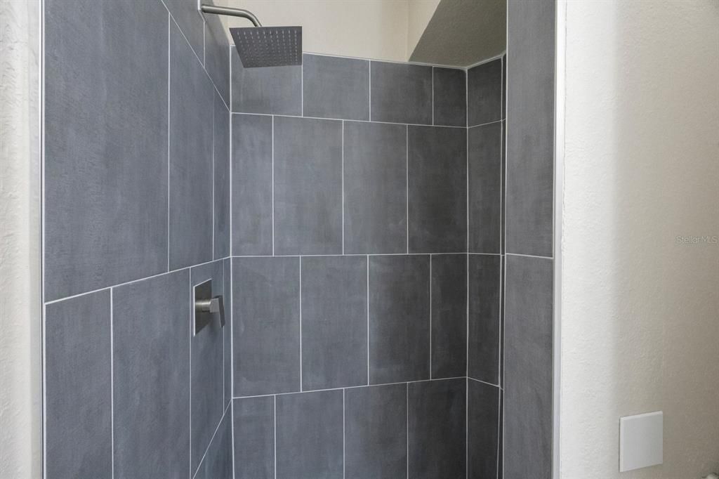 Active With Contract: $173,000 (2 beds, 2 baths, 901 Square Feet)