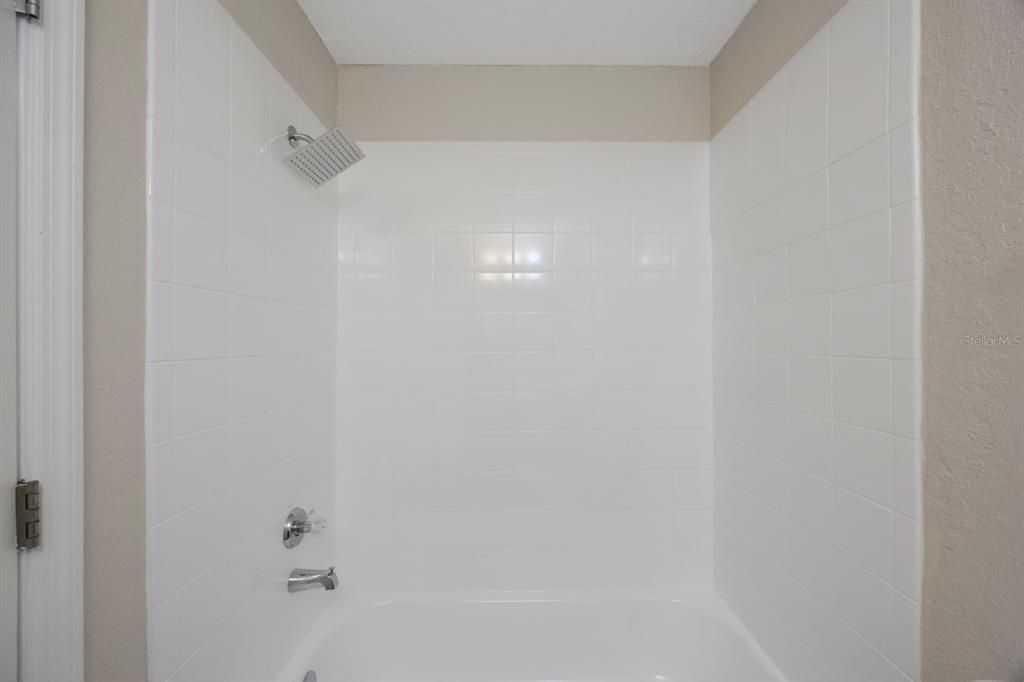 Active With Contract: $173,000 (2 beds, 2 baths, 901 Square Feet)