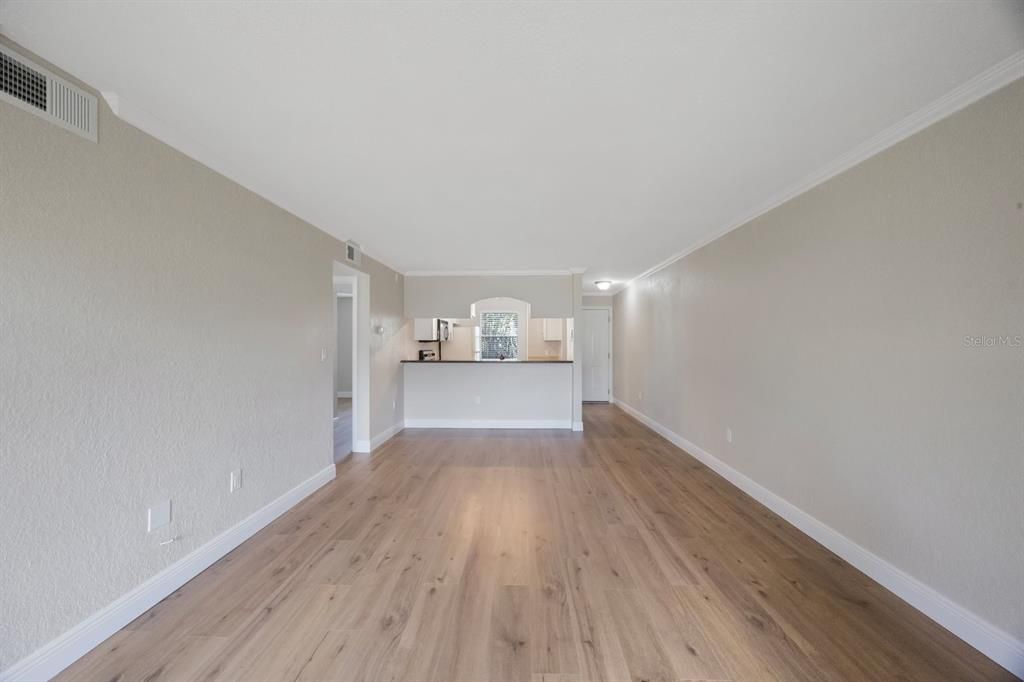 Active With Contract: $173,000 (2 beds, 2 baths, 901 Square Feet)