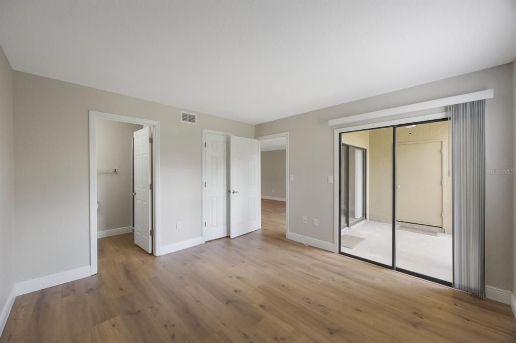 Active With Contract: $173,000 (2 beds, 2 baths, 901 Square Feet)