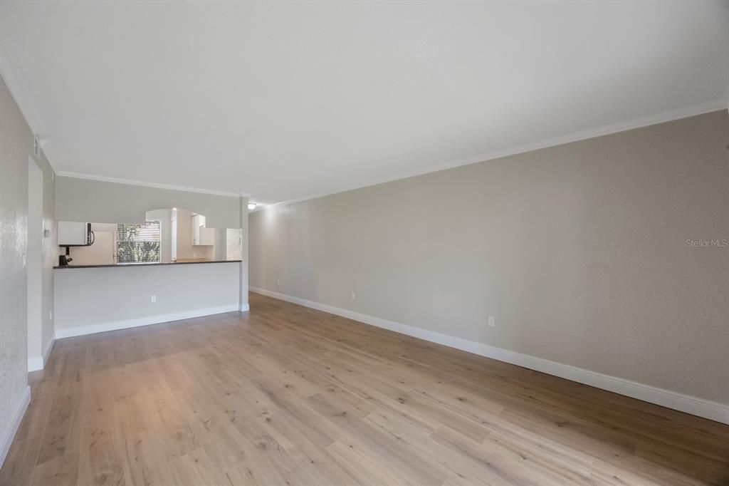 Active With Contract: $173,000 (2 beds, 2 baths, 901 Square Feet)