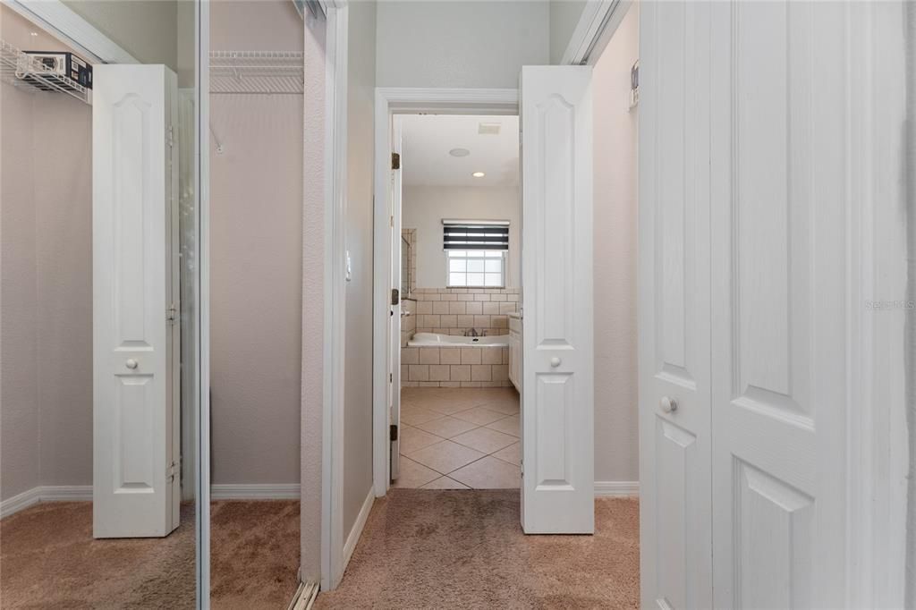 Под контрактом: $399,990 (4 спален, 3 ванн, 2579 Квадратных фут)