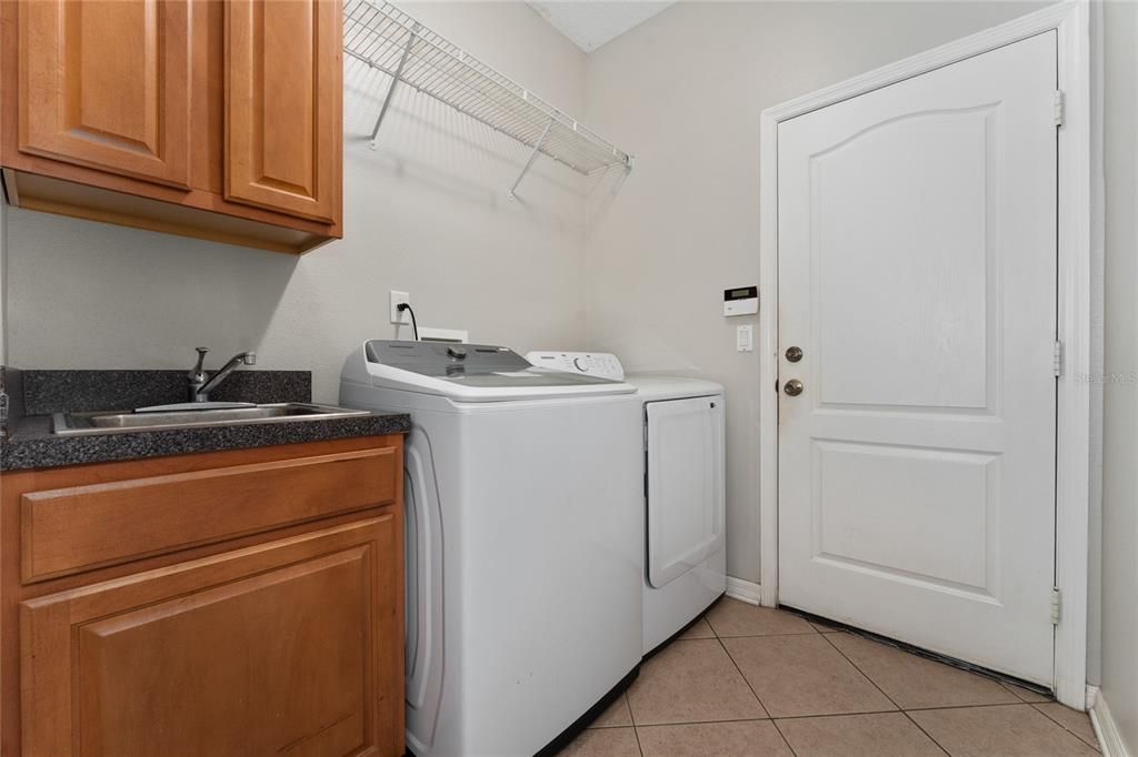 Под контрактом: $399,990 (4 спален, 3 ванн, 2579 Квадратных фут)