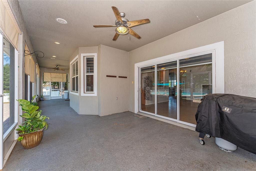 Под контрактом: $399,990 (4 спален, 3 ванн, 2579 Квадратных фут)