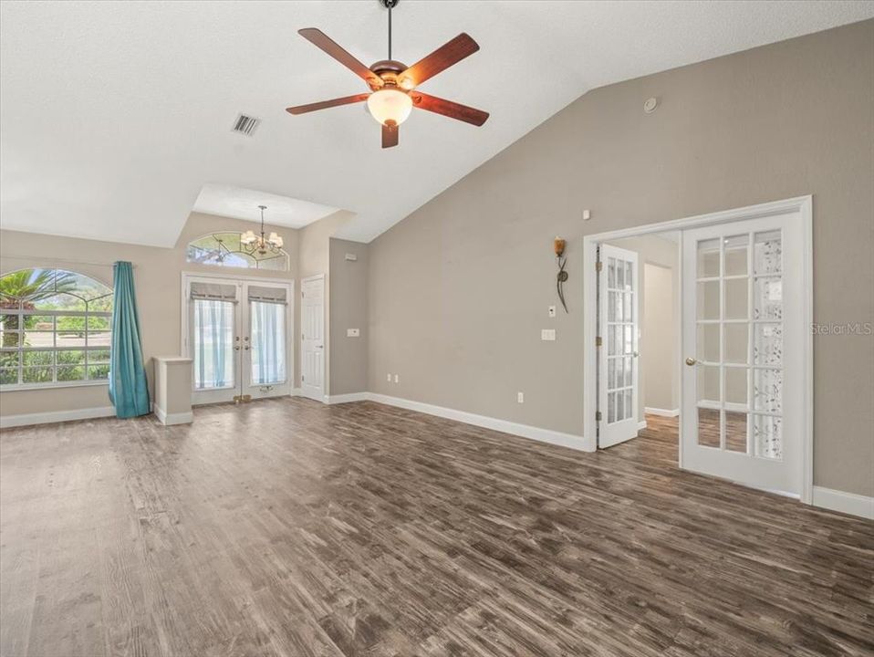 For Sale: $480,000 (3 beds, 2 baths, 2092 Square Feet)