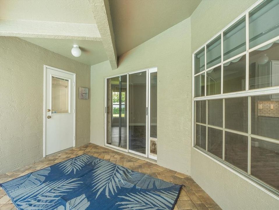 For Sale: $480,000 (3 beds, 2 baths, 2092 Square Feet)