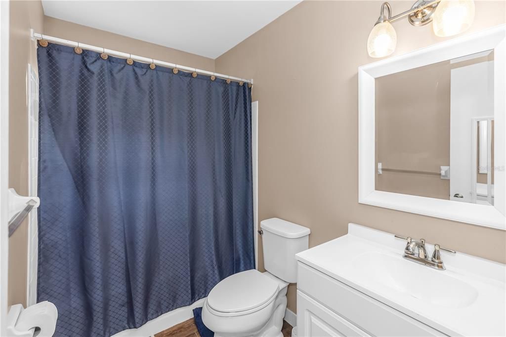 На продажу: $170,000 (2 спален, 2 ванн, 979 Квадратных фут)