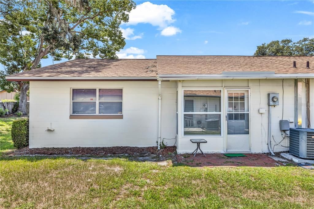 На продажу: $170,000 (2 спален, 2 ванн, 979 Квадратных фут)