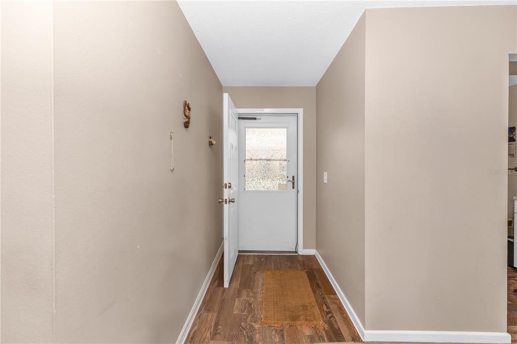 На продажу: $170,000 (2 спален, 2 ванн, 979 Квадратных фут)