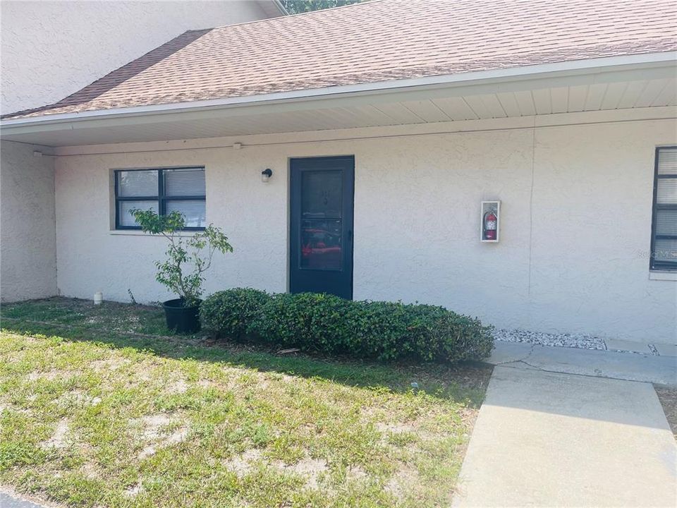 合同活跃: $114,900 (2 贝兹, 1 浴室, 687 平方英尺)