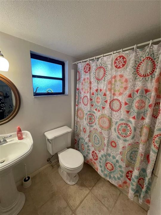 合同活跃: $114,900 (2 贝兹, 1 浴室, 687 平方英尺)