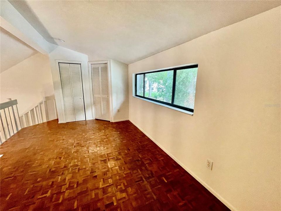 合同活跃: $114,900 (2 贝兹, 1 浴室, 687 平方英尺)