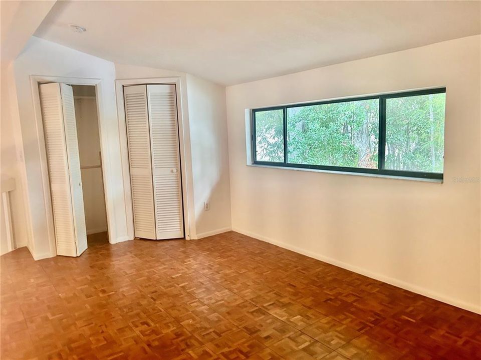 合同活跃: $114,900 (2 贝兹, 1 浴室, 687 平方英尺)