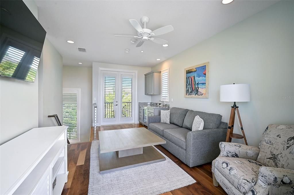 For Rent: $17,000 (4 beds, 3 baths, 2447 Square Feet)