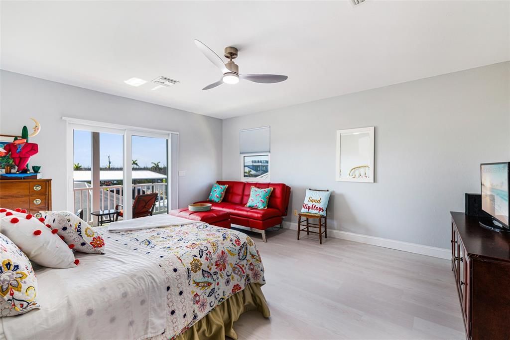 待售: $995,000 (3 贝兹, 3 浴室, 2328 平方英尺)