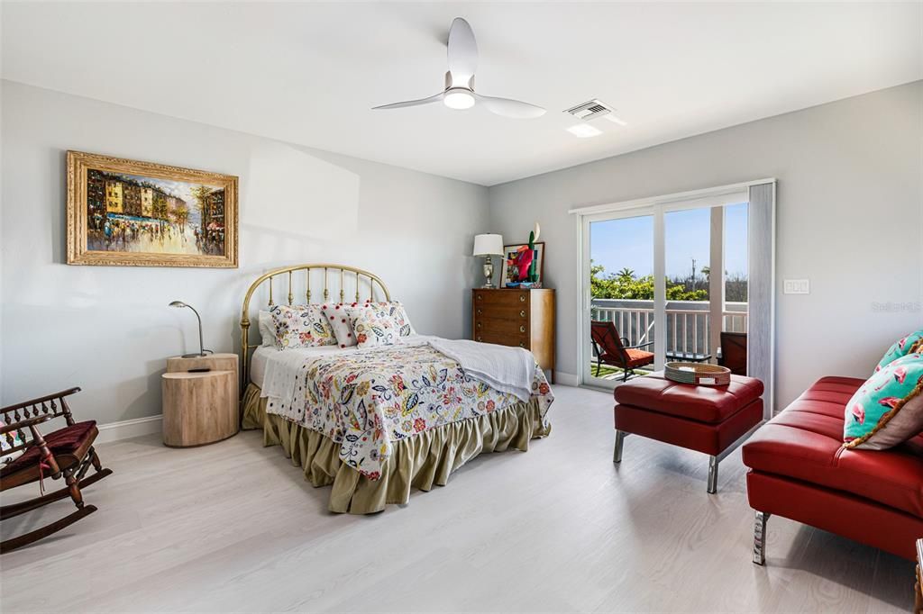 待售: $995,000 (3 贝兹, 3 浴室, 2328 平方英尺)