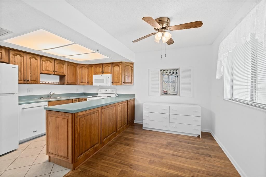 En Venta: $223,500 (2 camas, 2 baños, 1137 Pies cuadrados)