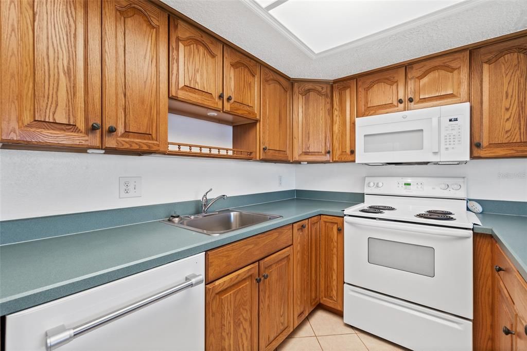 En Venta: $223,500 (2 camas, 2 baños, 1137 Pies cuadrados)