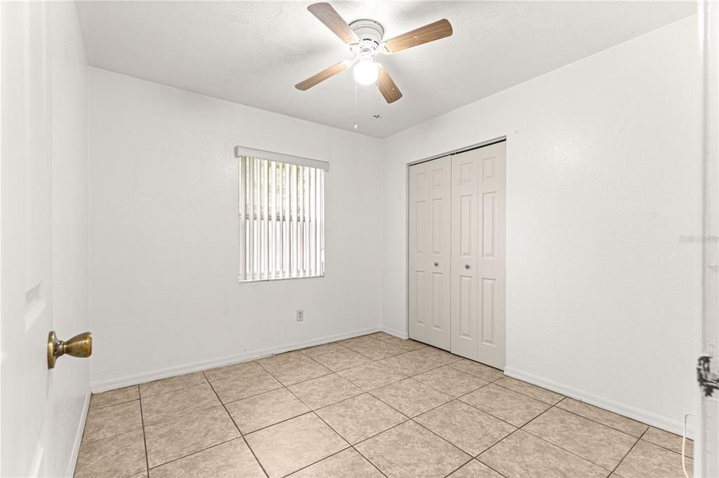 Под контрактом: $180,000 (3 спален, 1 ванн, 1373 Квадратных фут)