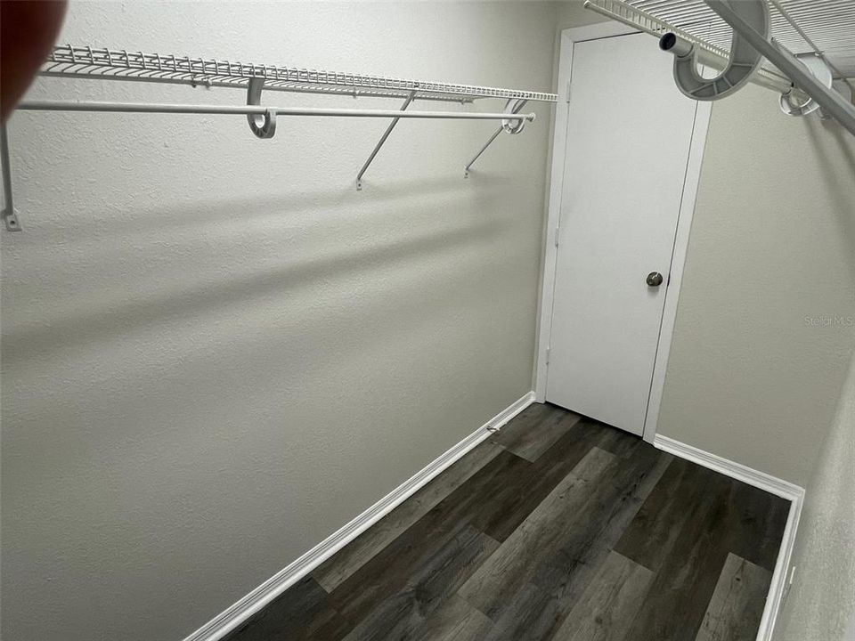 合同活跃: $1,895 (3 贝兹, 2 浴室, 1403 平方英尺)