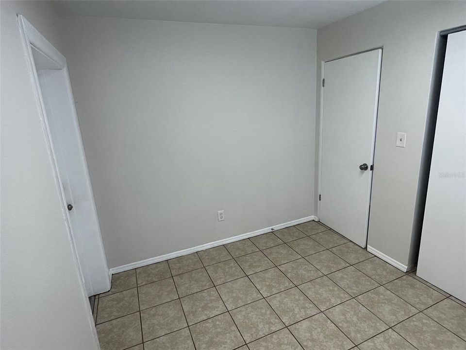 合同活跃: $1,895 (3 贝兹, 2 浴室, 1403 平方英尺)