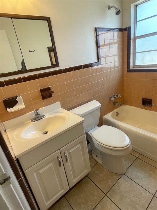 合同活跃: $1,895 (3 贝兹, 2 浴室, 1403 平方英尺)