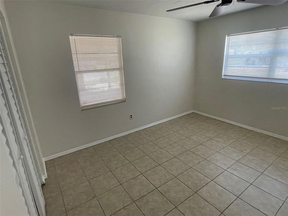 合同活跃: $1,895 (3 贝兹, 2 浴室, 1403 平方英尺)