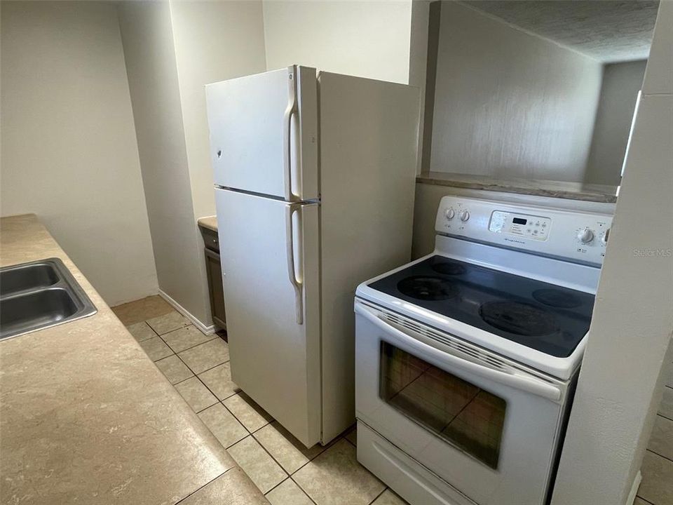 合同活跃: $1,895 (3 贝兹, 2 浴室, 1403 平方英尺)