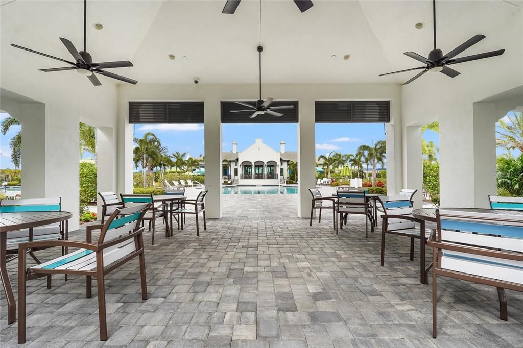 合同活跃: $620,000 (3 贝兹, 3 浴室, 2116 平方英尺)