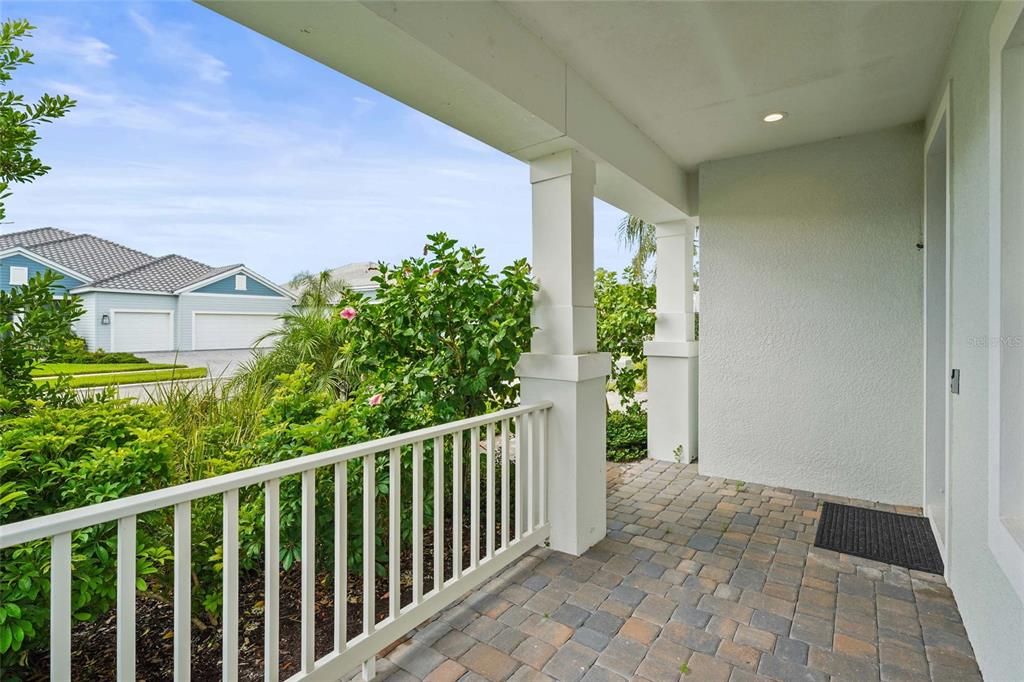 合同活跃: $620,000 (3 贝兹, 3 浴室, 2116 平方英尺)