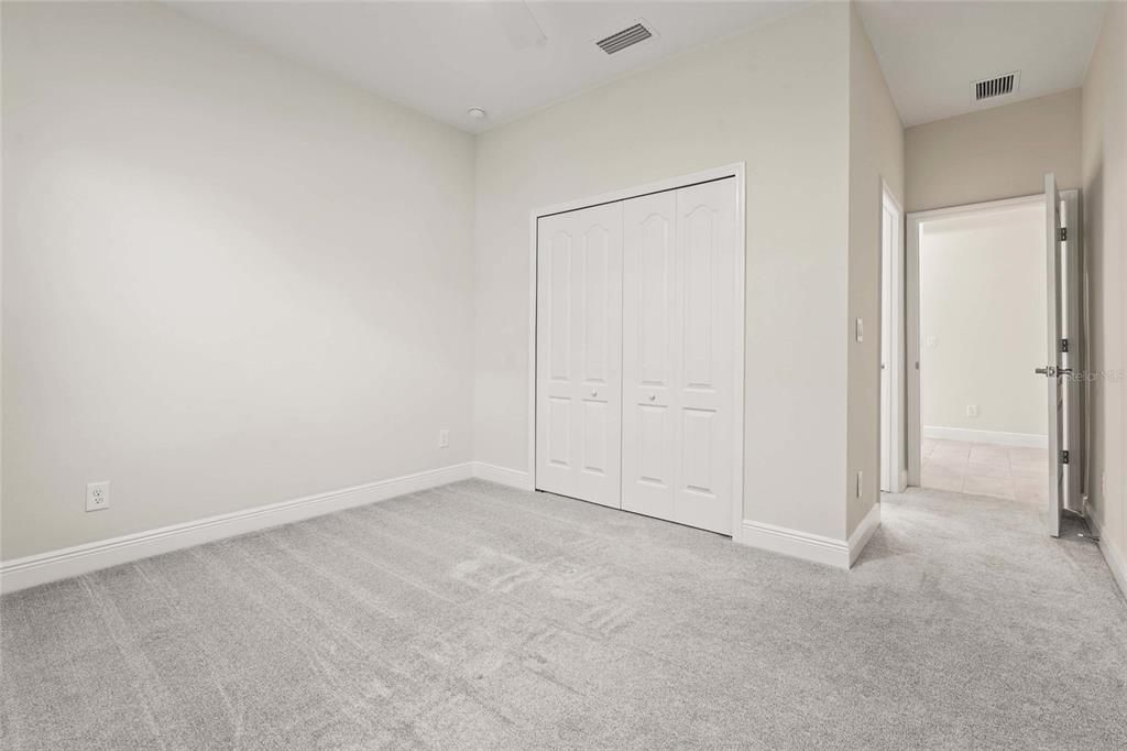 合同活跃: $620,000 (3 贝兹, 3 浴室, 2116 平方英尺)