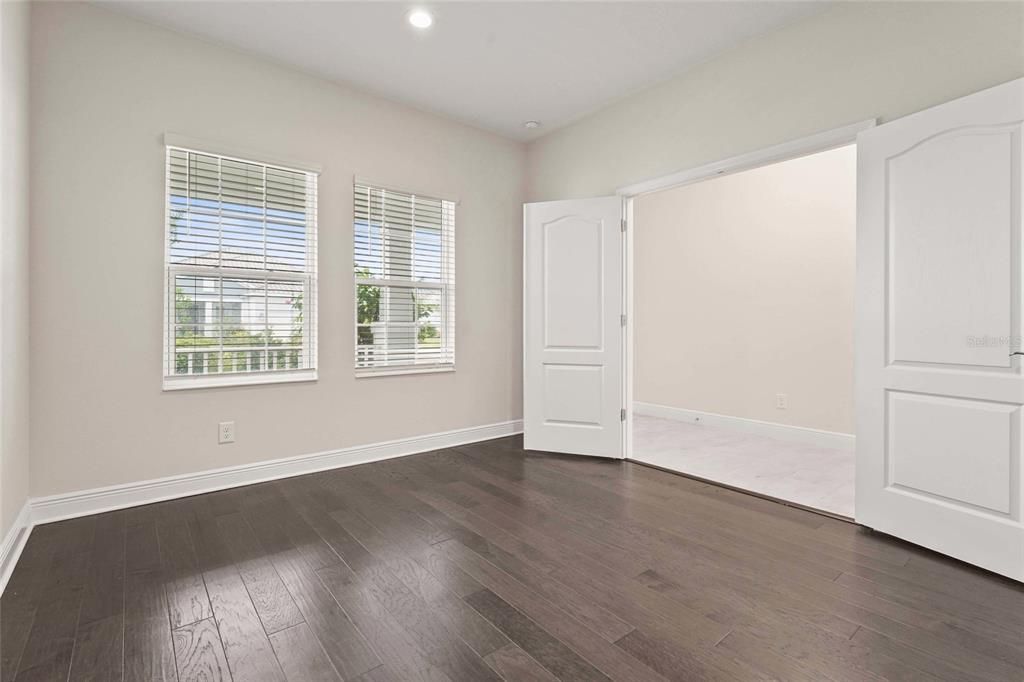 合同活跃: $620,000 (3 贝兹, 3 浴室, 2116 平方英尺)