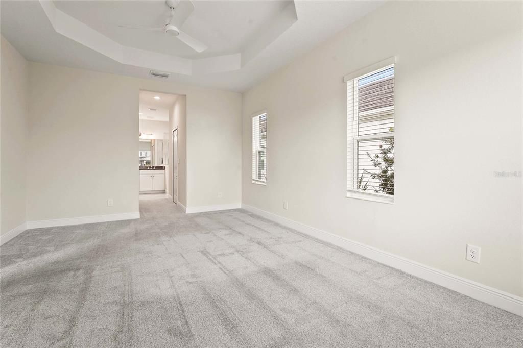 合同活跃: $620,000 (3 贝兹, 3 浴室, 2116 平方英尺)