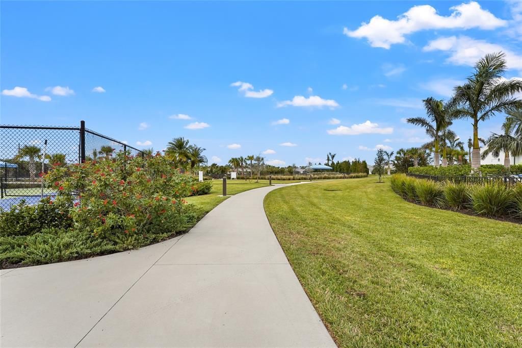 合同活跃: $620,000 (3 贝兹, 3 浴室, 2116 平方英尺)