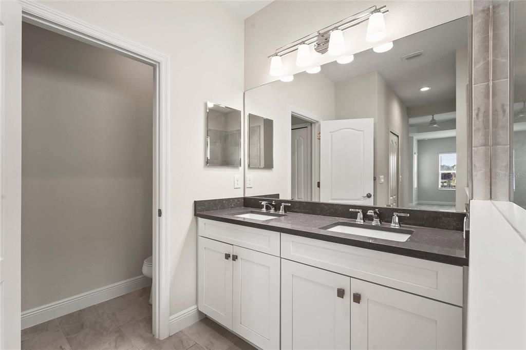 合同活跃: $620,000 (3 贝兹, 3 浴室, 2116 平方英尺)