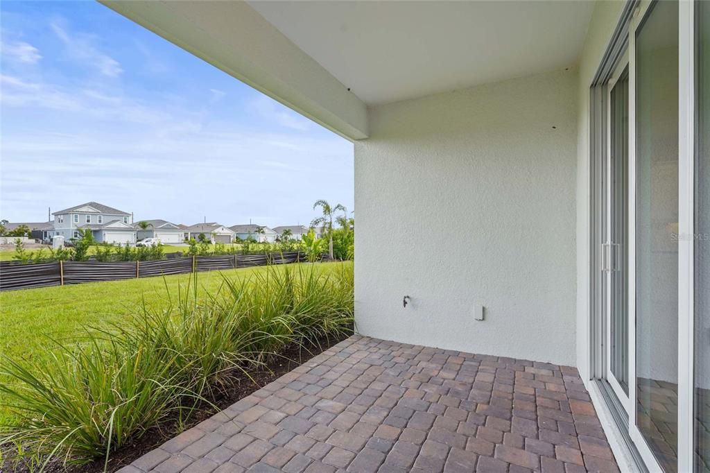 合同活跃: $620,000 (3 贝兹, 3 浴室, 2116 平方英尺)