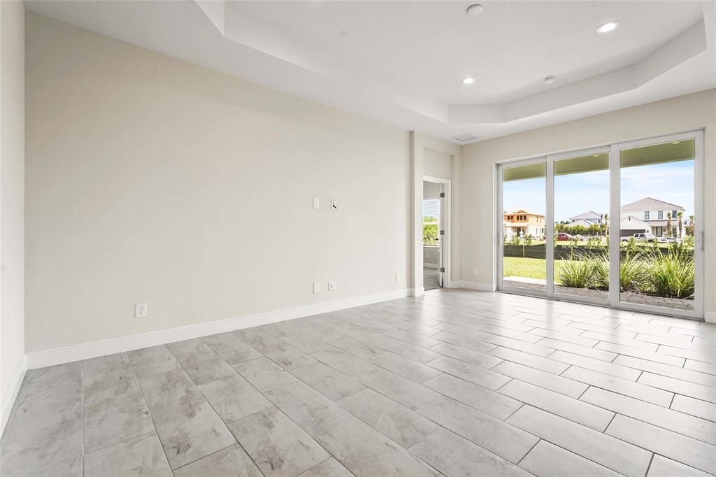 合同活跃: $620,000 (3 贝兹, 3 浴室, 2116 平方英尺)