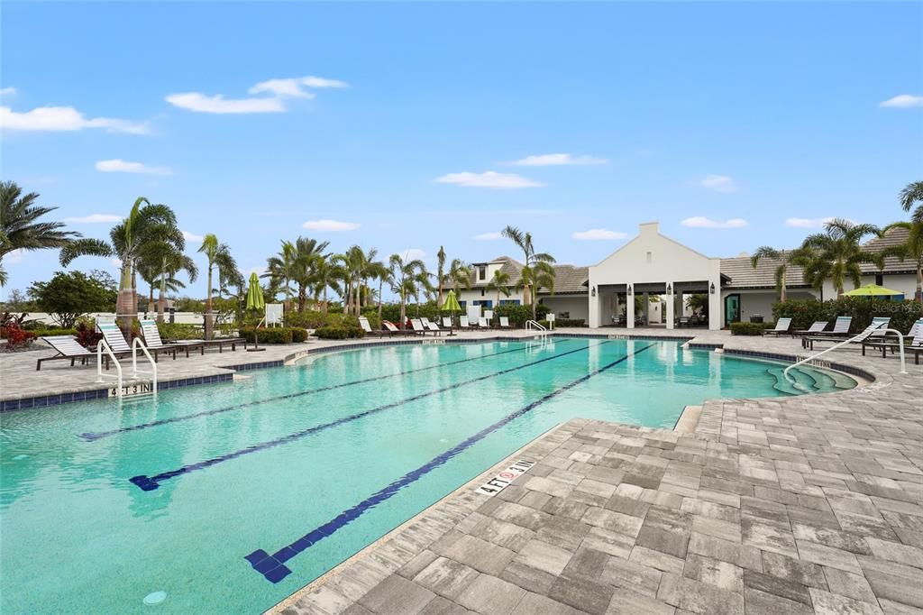 合同活跃: $620,000 (3 贝兹, 3 浴室, 2116 平方英尺)