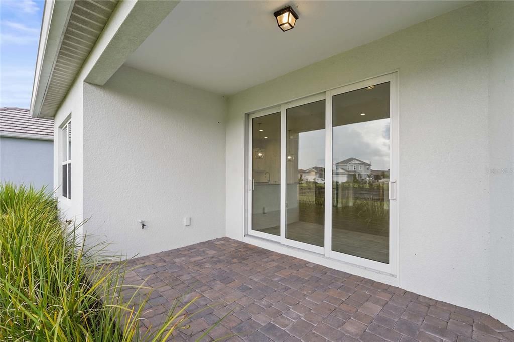 合同活跃: $620,000 (3 贝兹, 3 浴室, 2116 平方英尺)