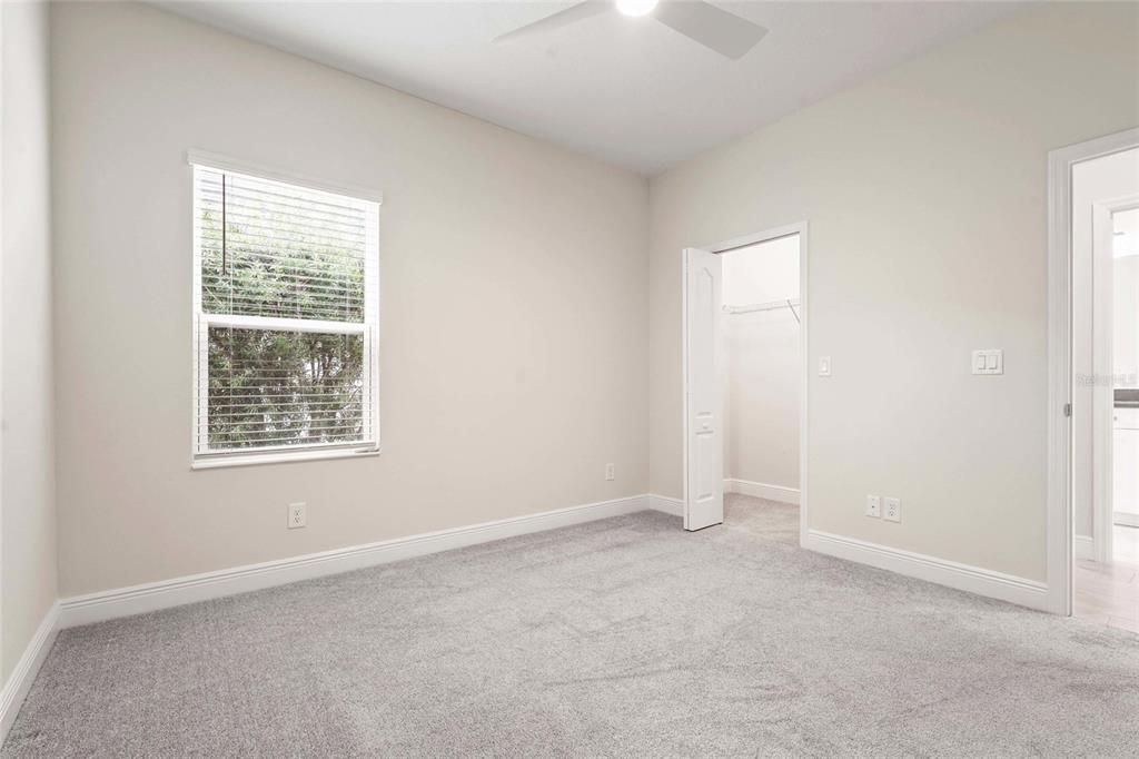 合同活跃: $620,000 (3 贝兹, 3 浴室, 2116 平方英尺)