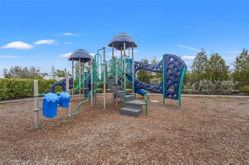 合同活跃: $620,000 (3 贝兹, 3 浴室, 2116 平方英尺)