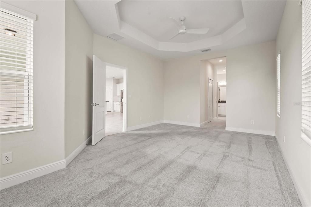 合同活跃: $620,000 (3 贝兹, 3 浴室, 2116 平方英尺)