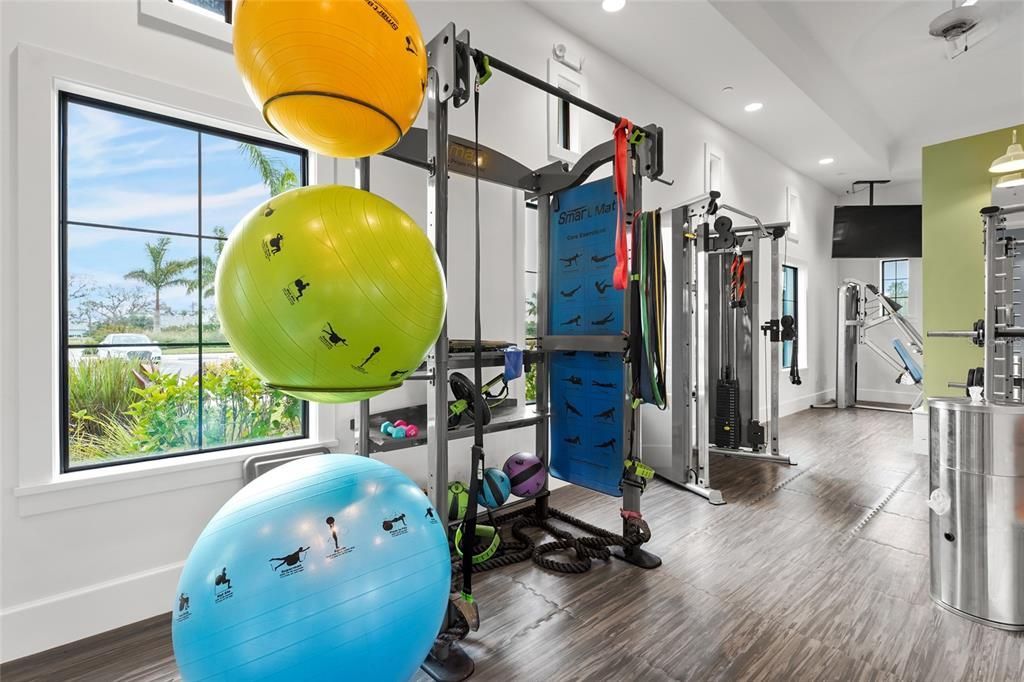 合同活跃: $620,000 (3 贝兹, 3 浴室, 2116 平方英尺)