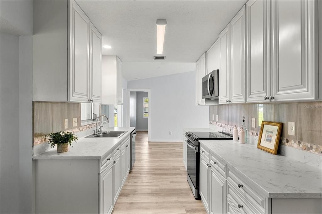 Active With Contract: $240,000 (2 beds, 2 baths, 1330 Square Feet)