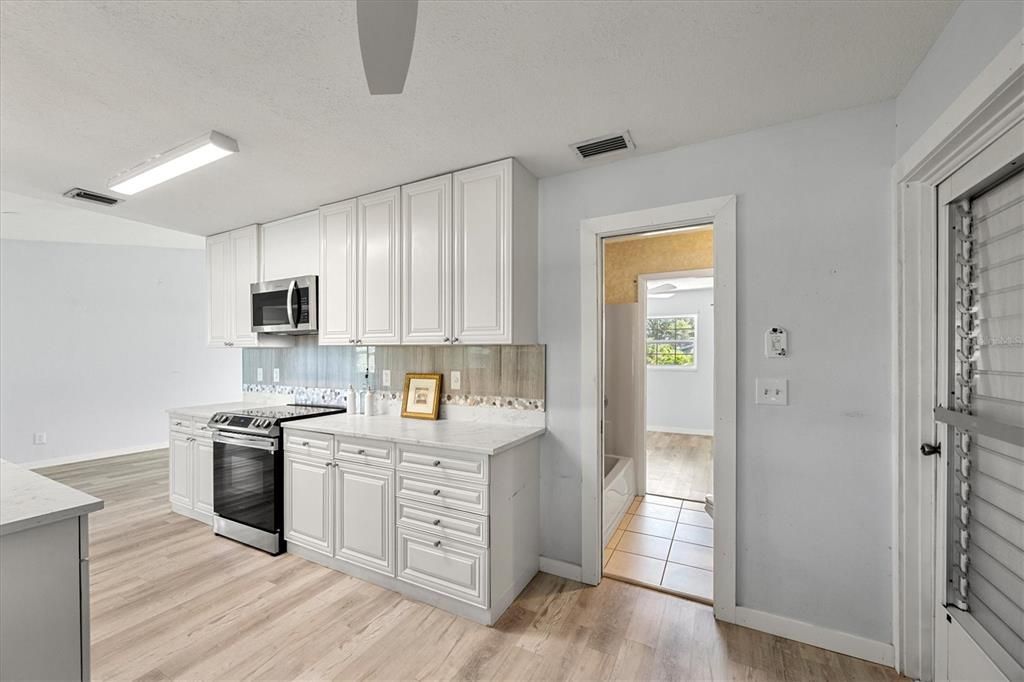 Active With Contract: $240,000 (2 beds, 2 baths, 1330 Square Feet)