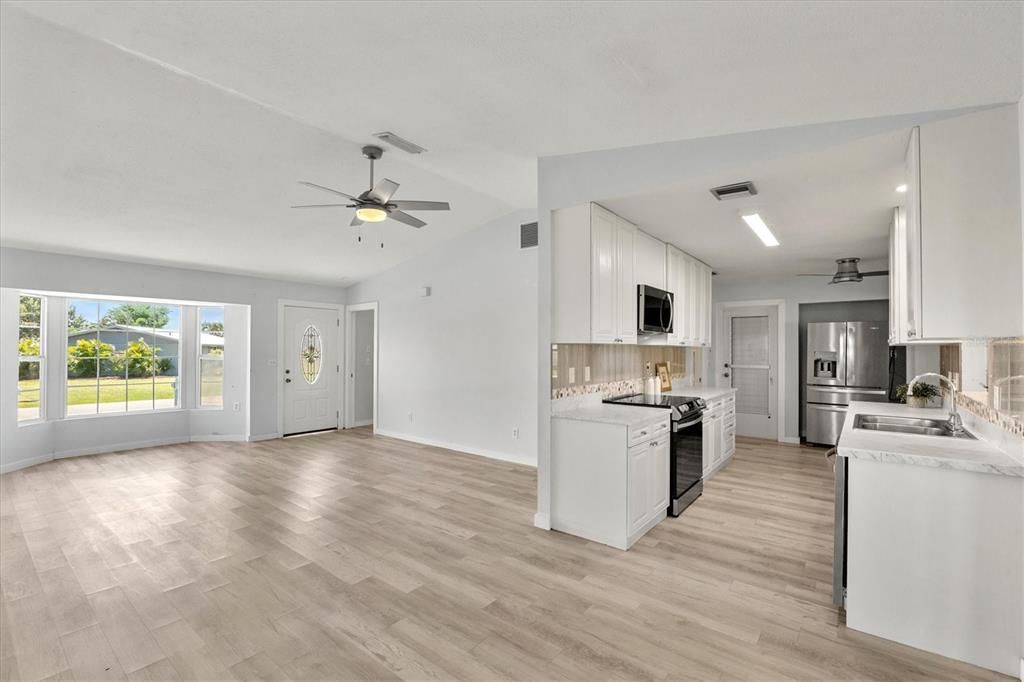 Active With Contract: $240,000 (2 beds, 2 baths, 1330 Square Feet)