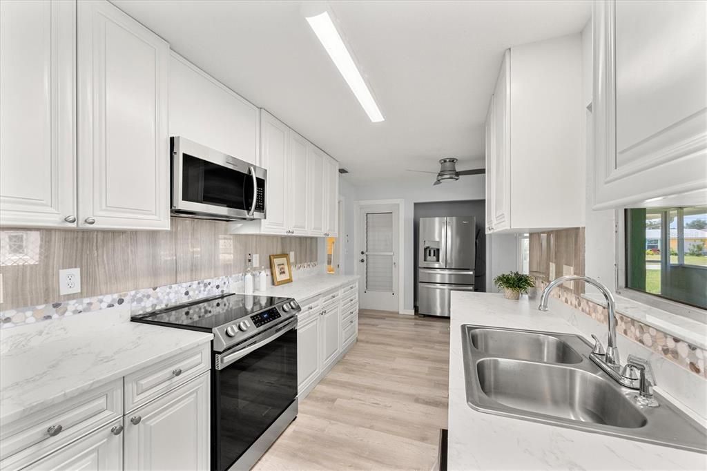 Active With Contract: $240,000 (2 beds, 2 baths, 1330 Square Feet)