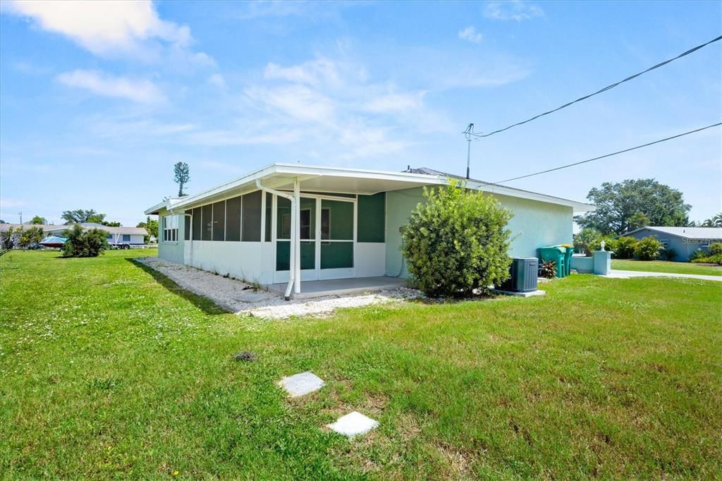 Active With Contract: $240,000 (2 beds, 2 baths, 1330 Square Feet)