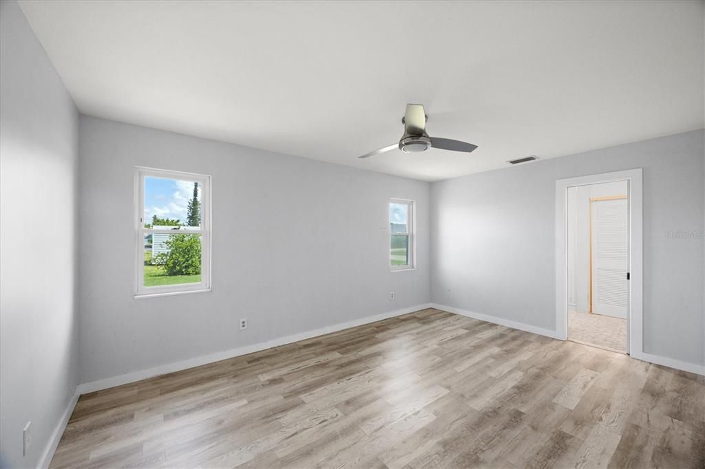 Active With Contract: $240,000 (2 beds, 2 baths, 1330 Square Feet)